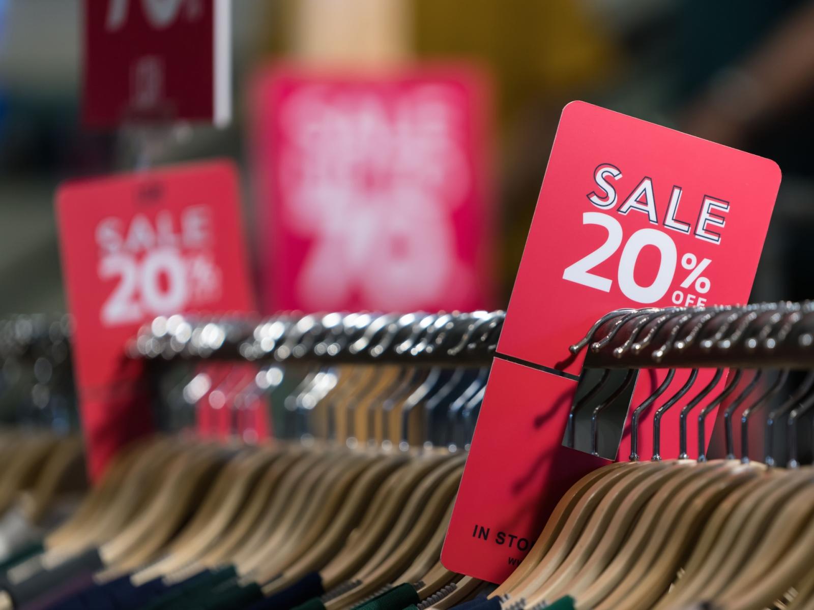 Saldi estivi 2025, meno clienti e scontrini leggeri: l&rsquo;appello di Fismo contro le promozioni selvagge