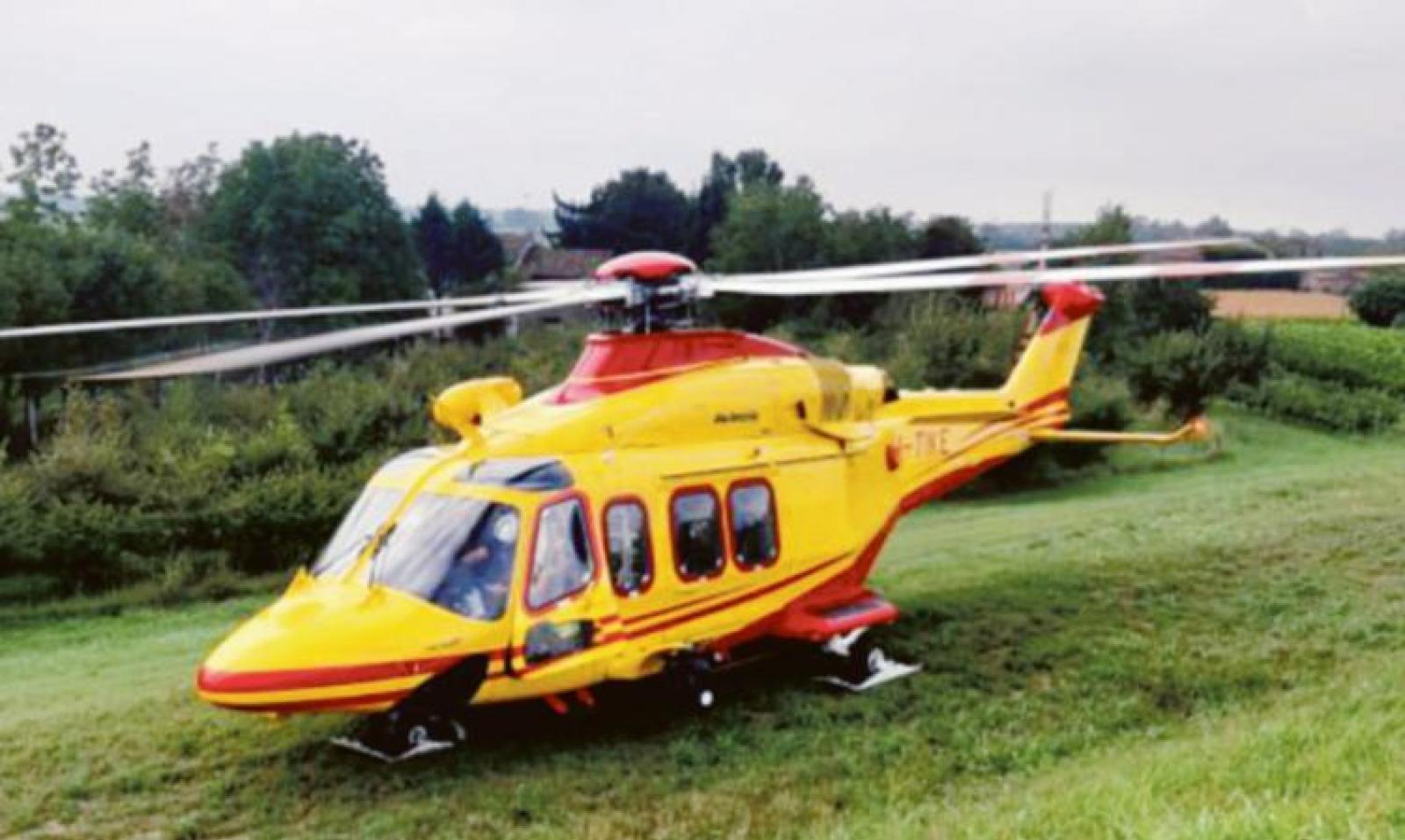 Cadono i tubi, mano schiacciata