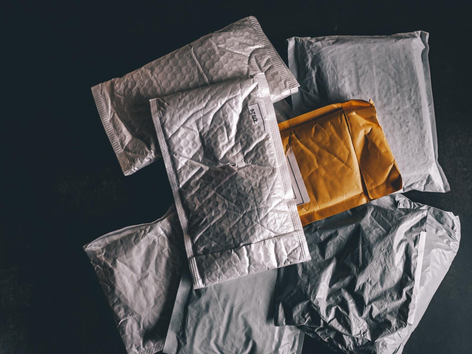 trump azzera l&rsquo;esenzione sui piccoli pacchi: stangata su shein e temu, caos sulle spedizioni globali