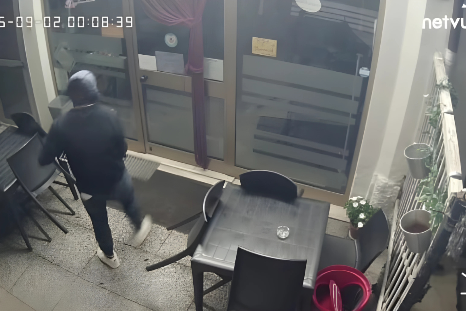 Nella notte, assalto e spaccata