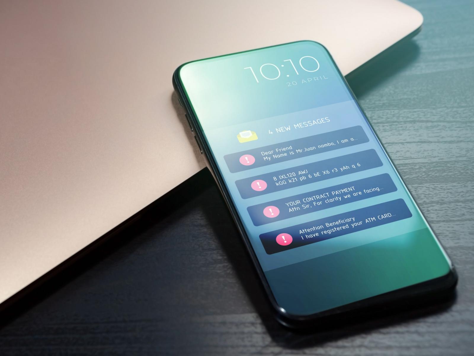 Truffe energetiche, l&rsquo;allarme corre al telefono: riconoscerle e evitarle con poche mosse (e gli strumenti Enel)
