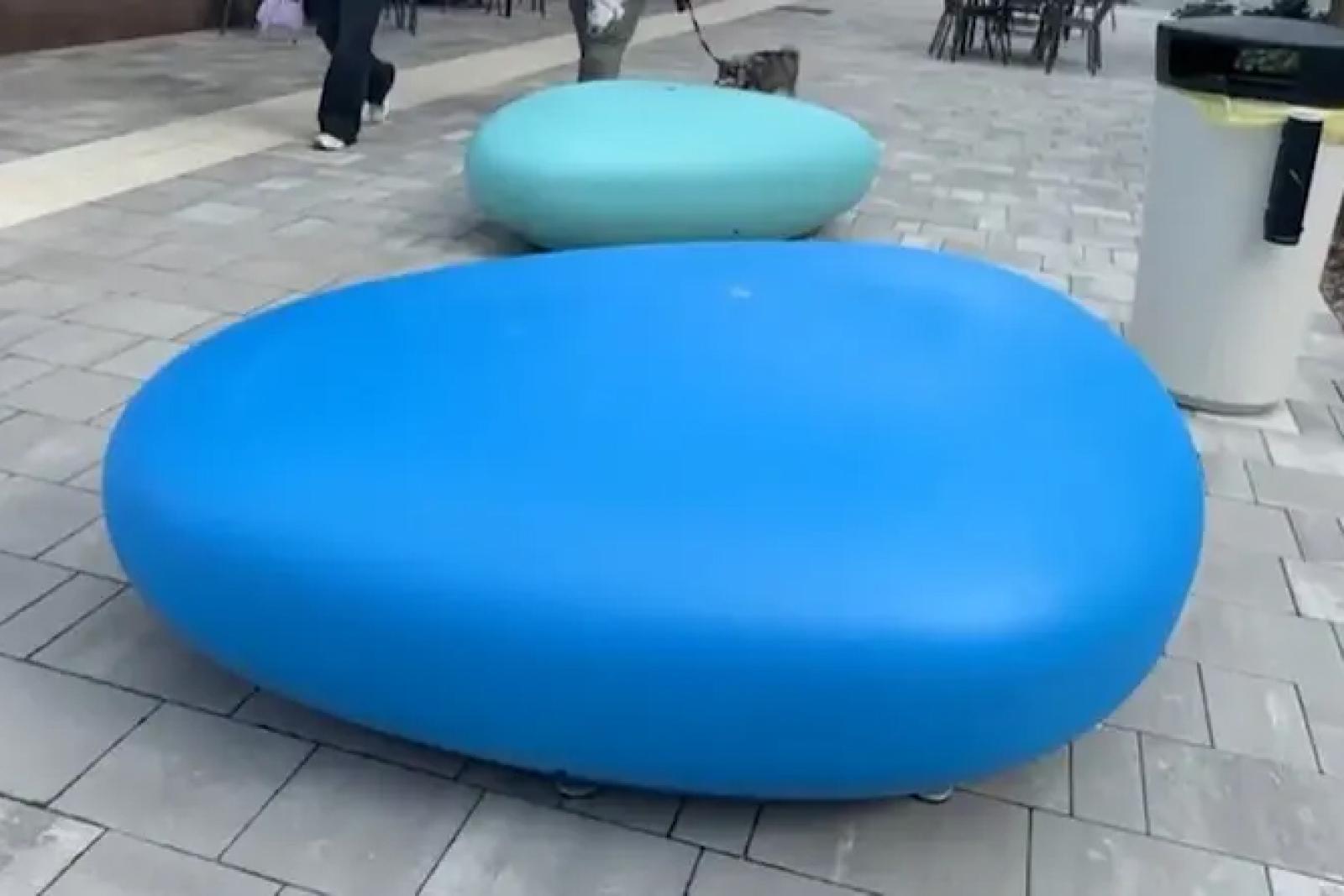 Nuove panchine: e scoppia la polemica