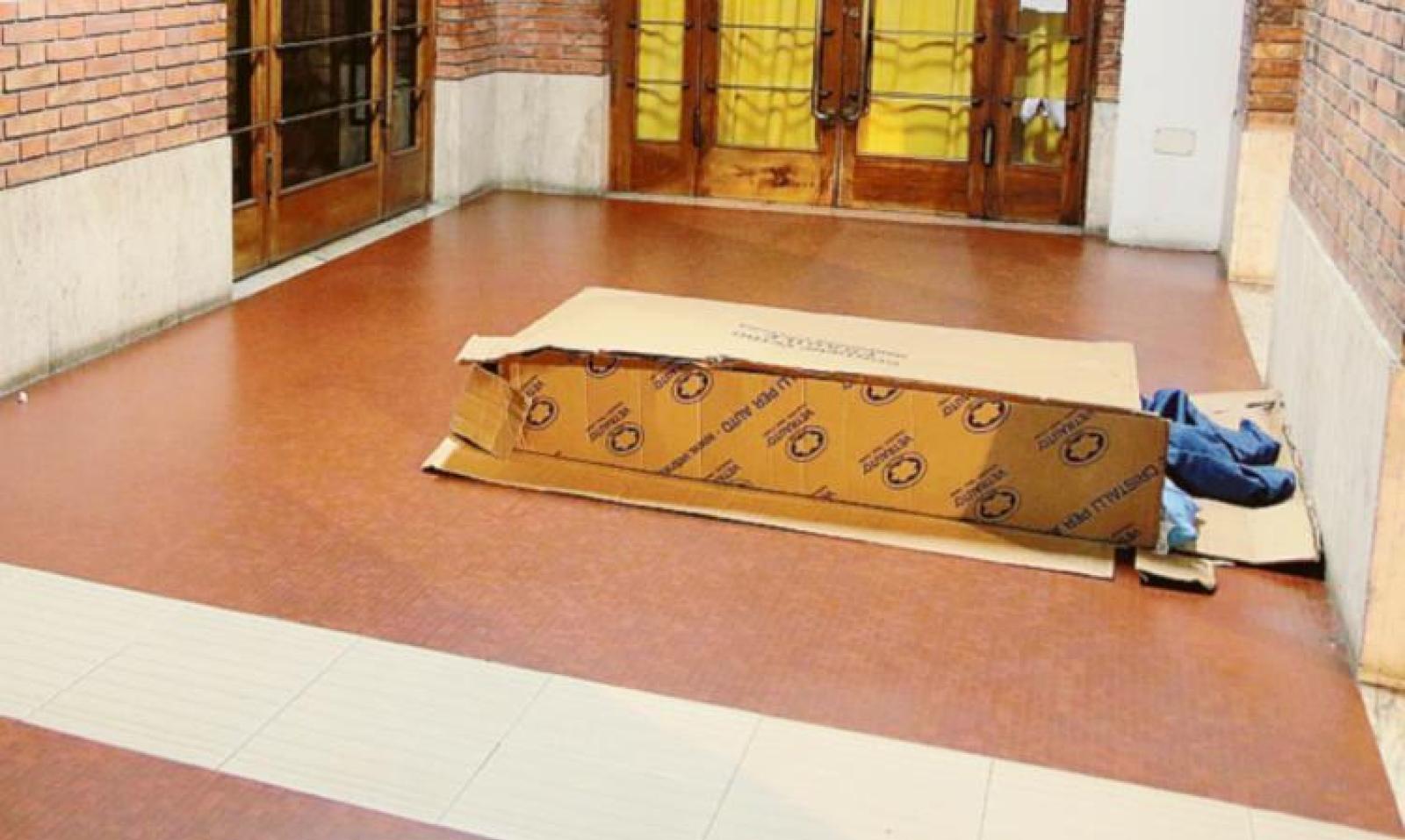 L&rsquo;asilo notturno cerca il gestore