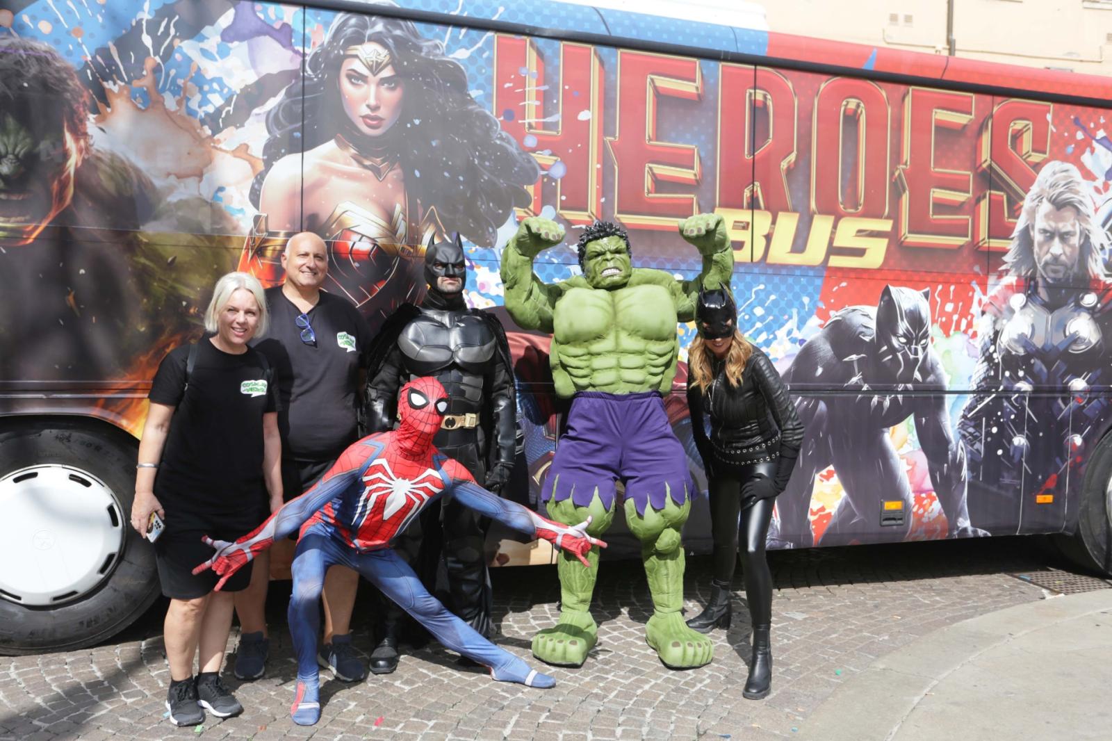 In centro cibo di strada e supereroi