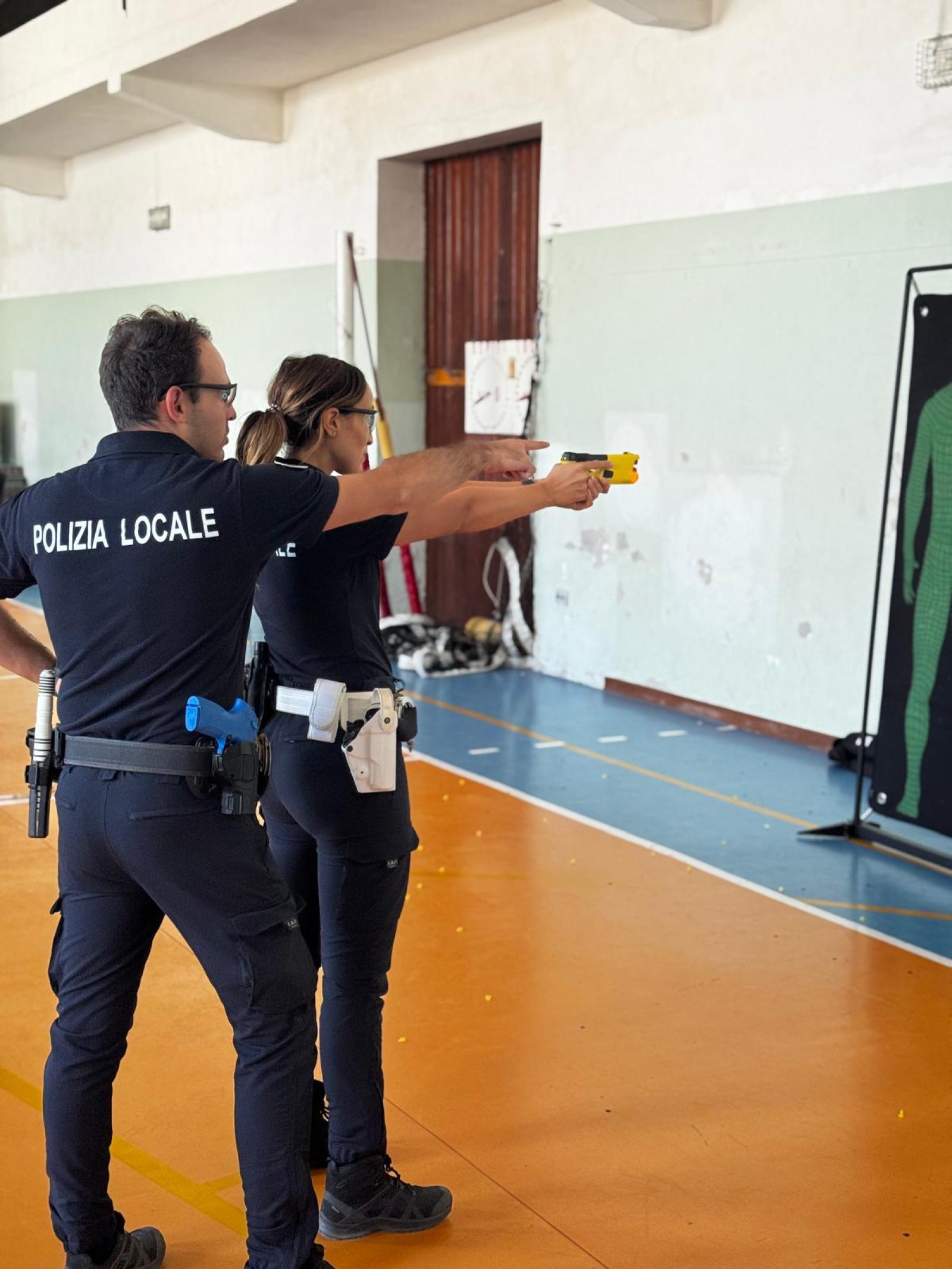 &ldquo;Pi&ugrave; sicuri con la pistola elettrica&rdquo;