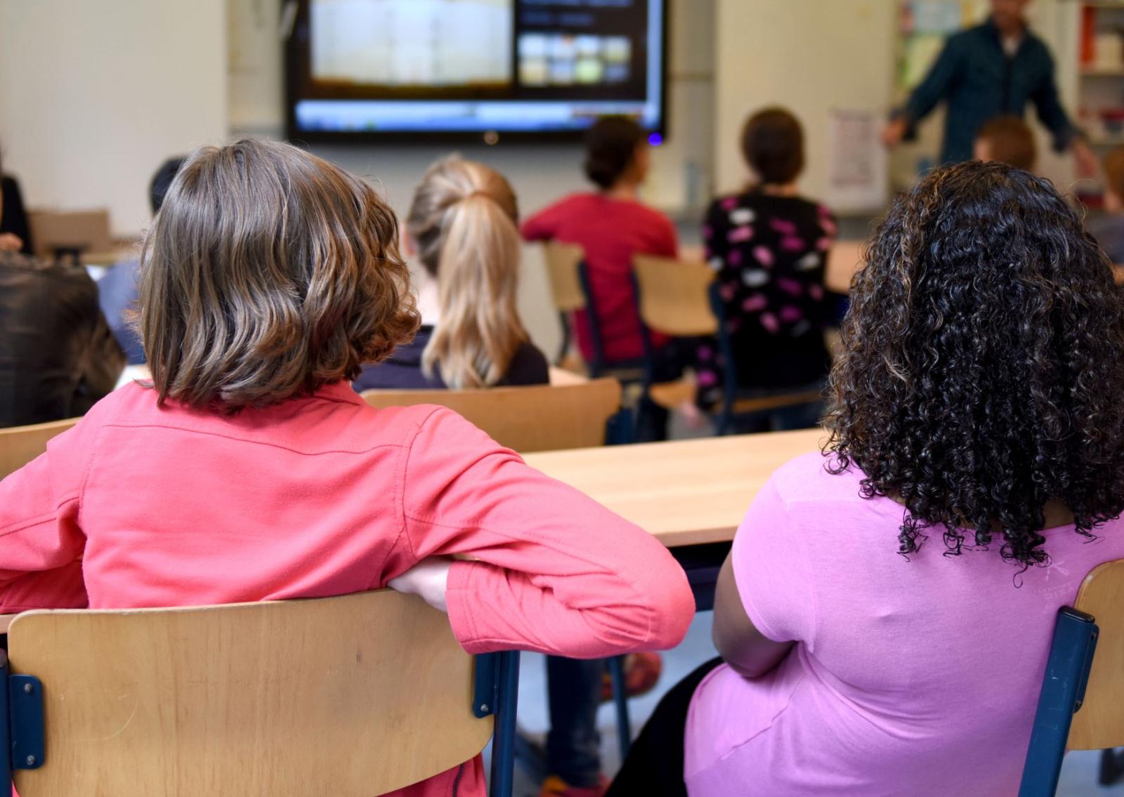 Quest&rsquo;anno molti istituti hanno irrigidito il dress code, &egrave; polemica