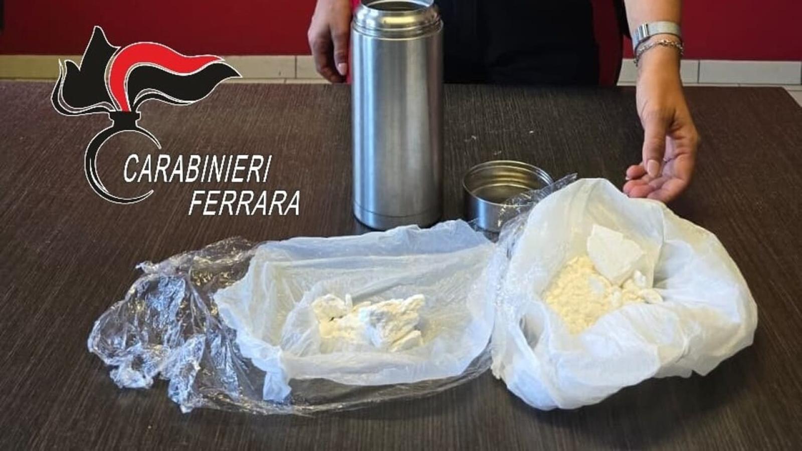 Due etti di cocaina nascosti in borraccia