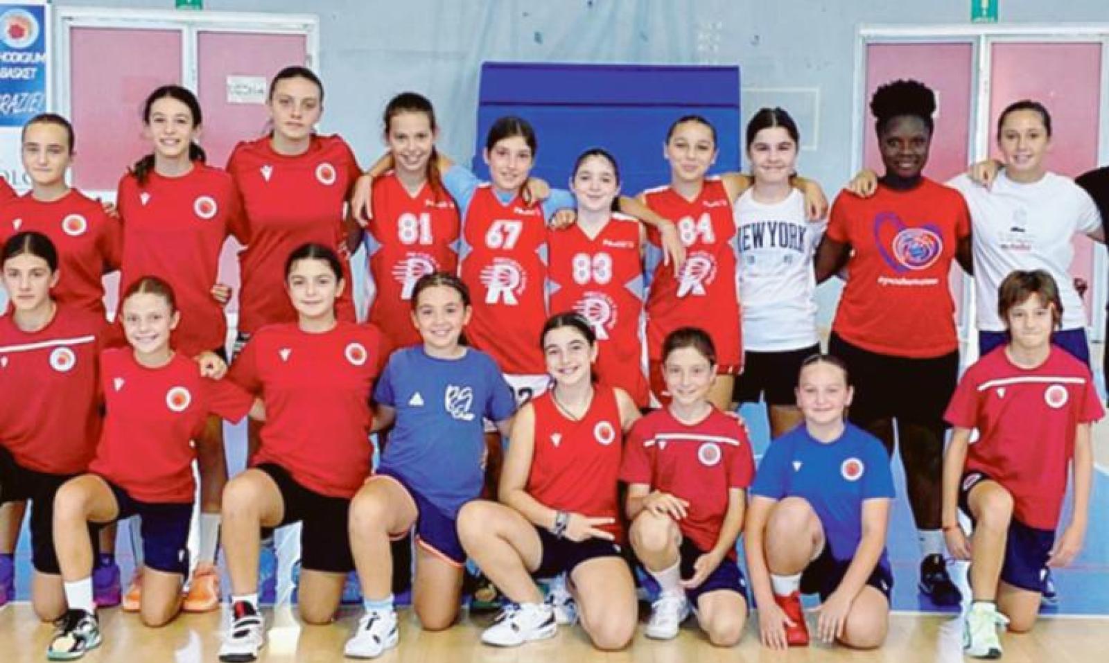 Este-Rhodigium, stretta di mano