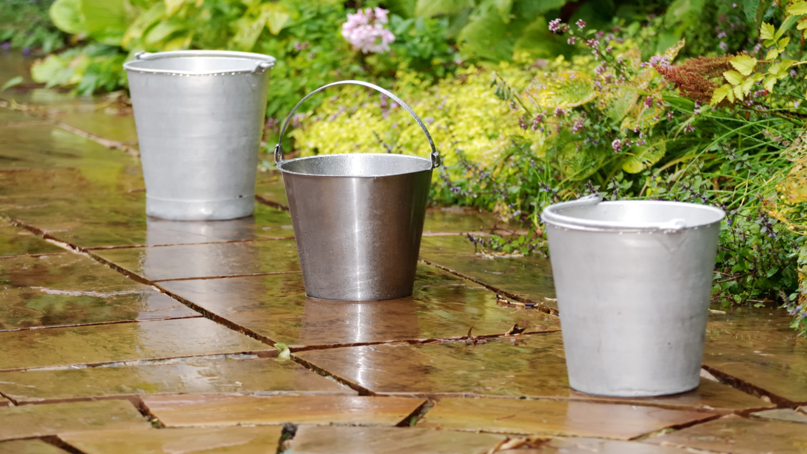 Che copertura scegliere per il proprio secchio in metallo?