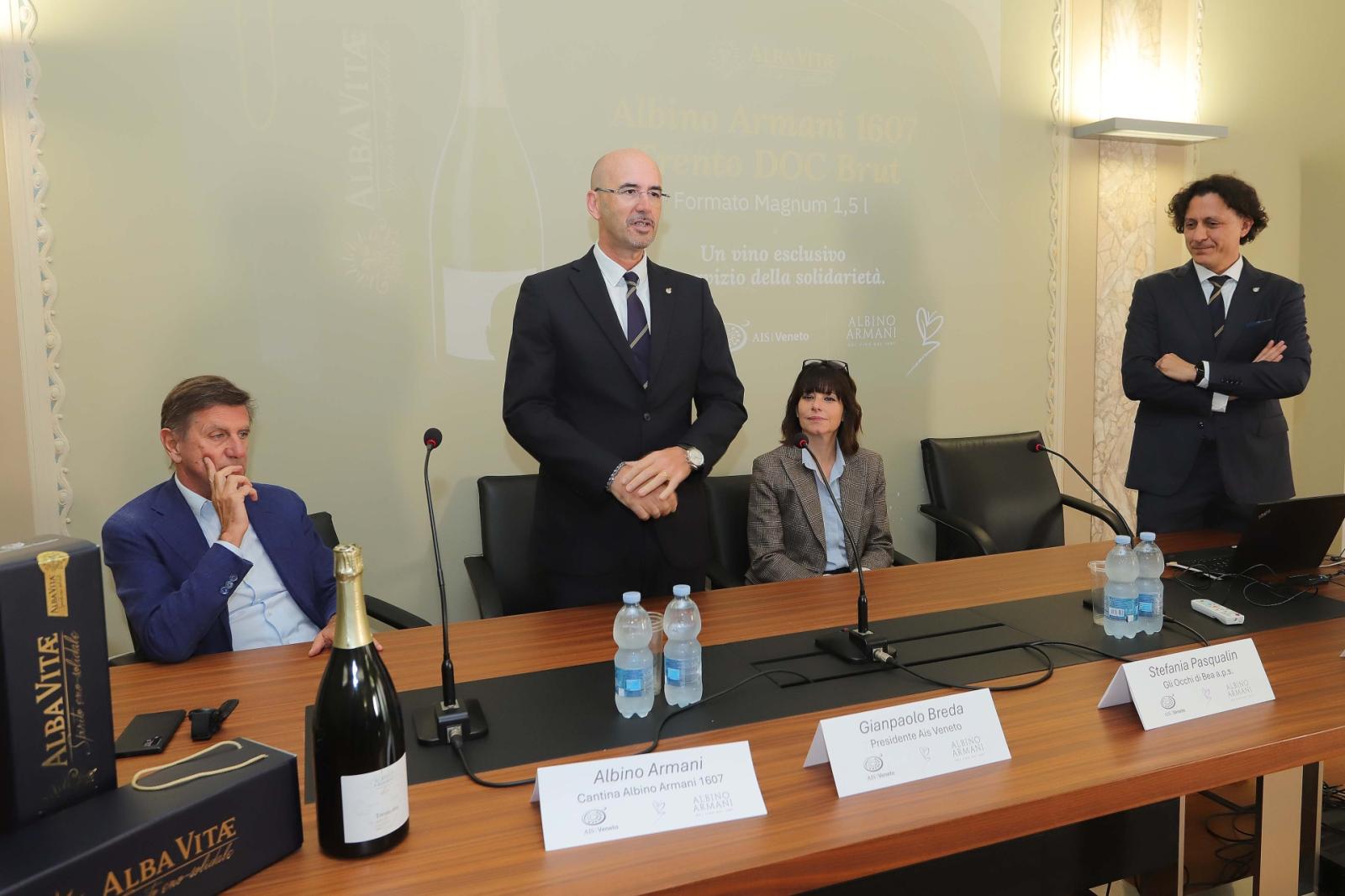 Alba vitae sostiene Occhi di Bea