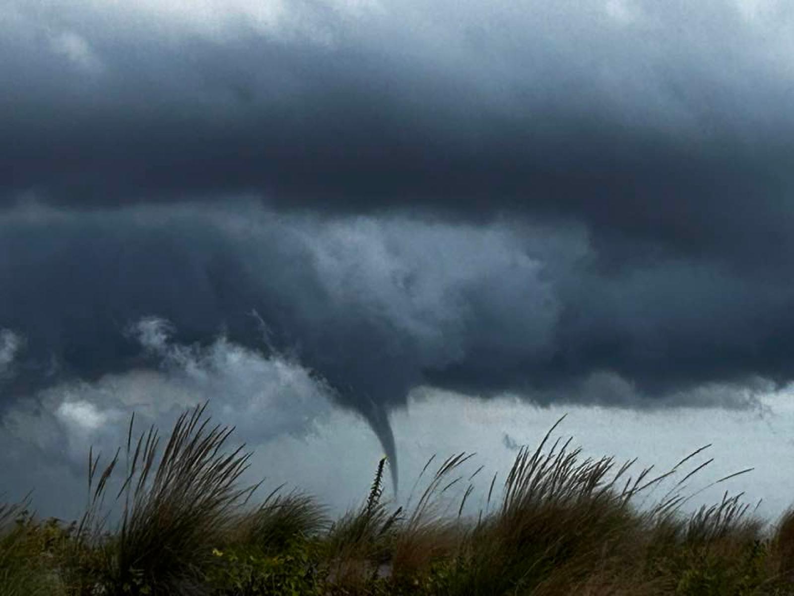 Un'altra impressionante tromba marina