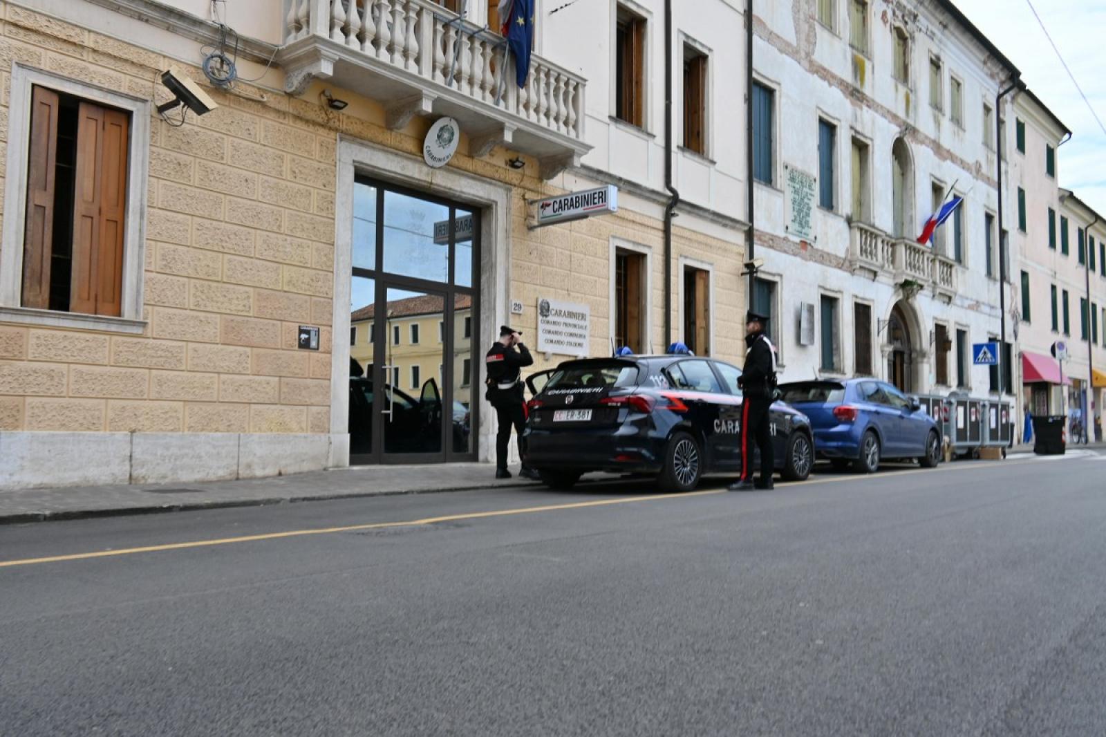 Stranieri con droga e coltelli in stazione