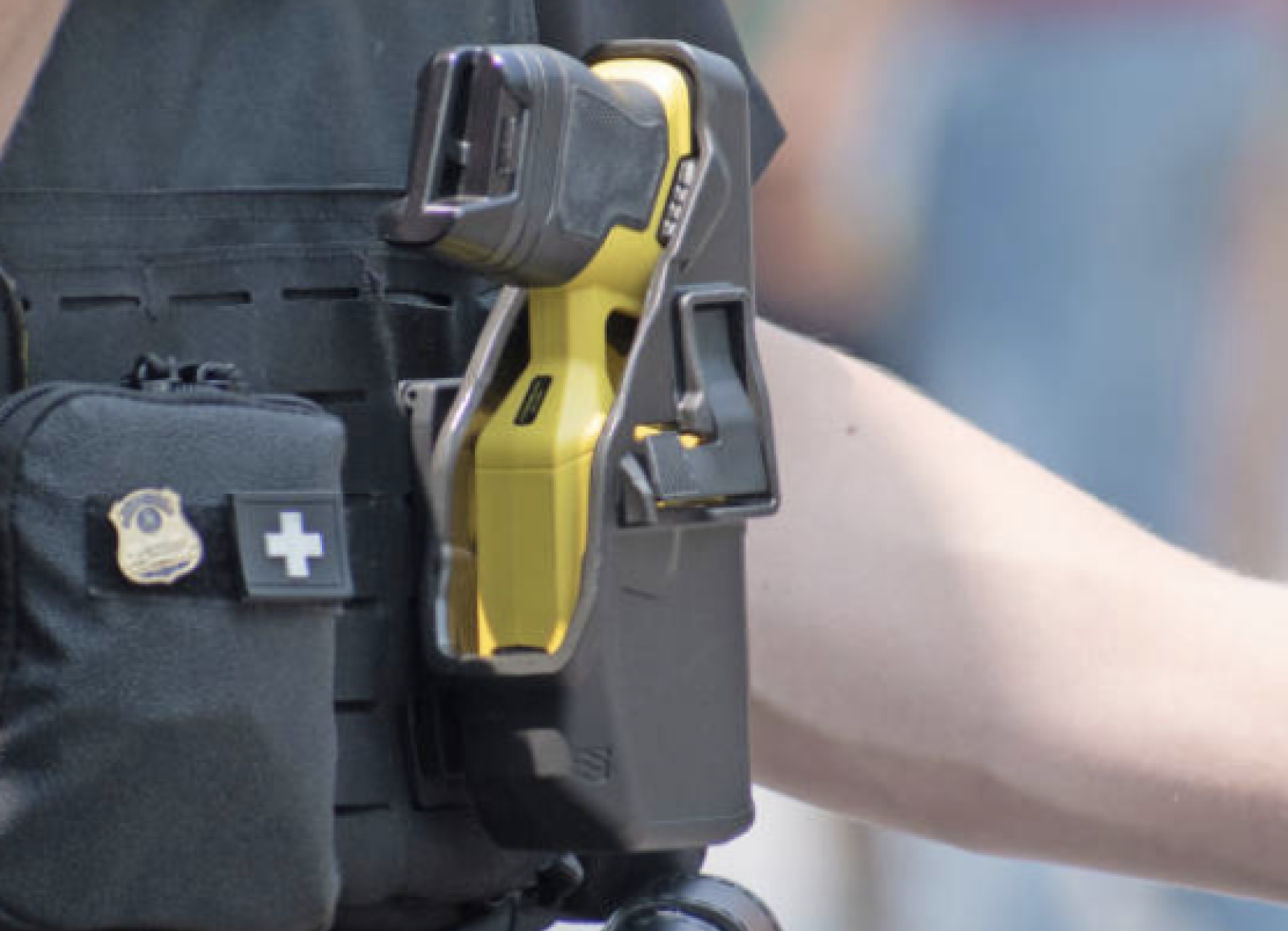 Napoli, 35enne muore dopo colpo di taser