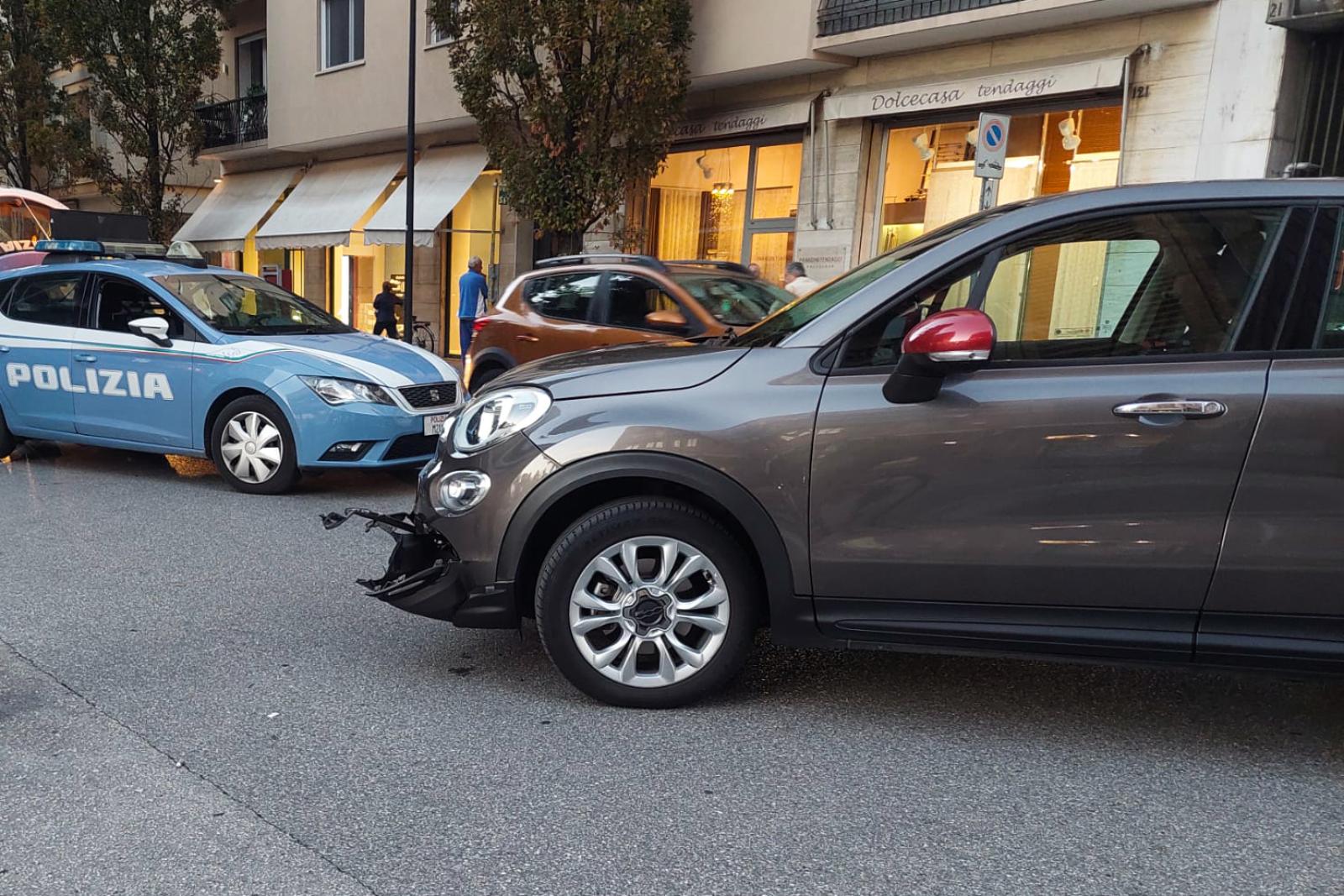 Schianto sul Corso, moto a terra e paura