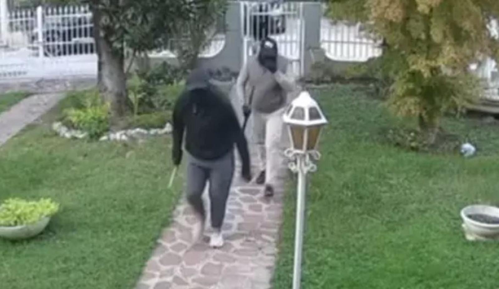 Assalto in villetta ad Albignasego: banda al tramonto, la 77enne urla e i ladri fuggono con gioielli