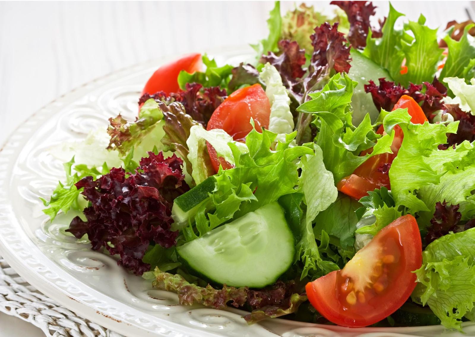 Insalata prima del pasto? Fa bene