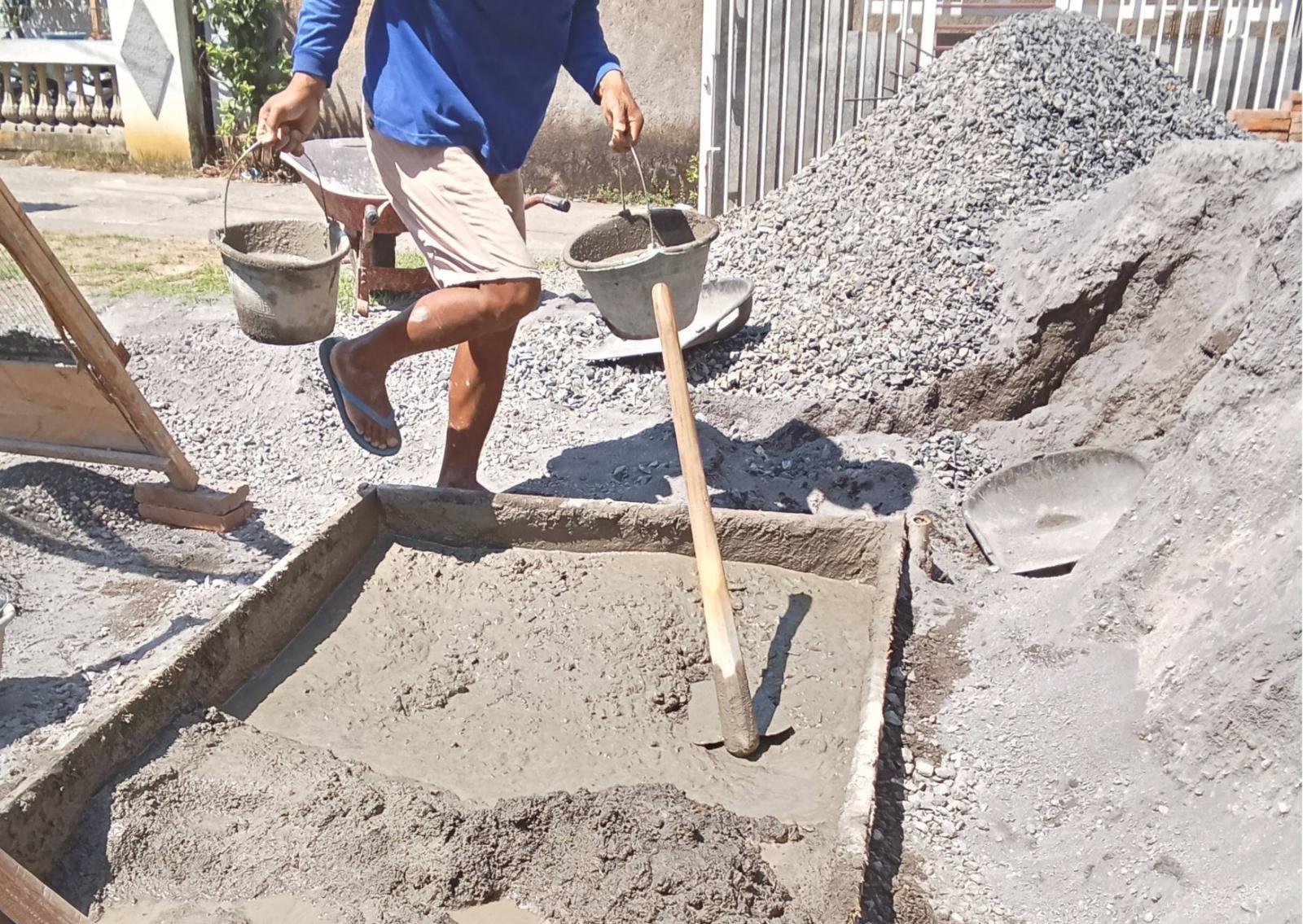 Perde il Rolex nel calcestruzzo