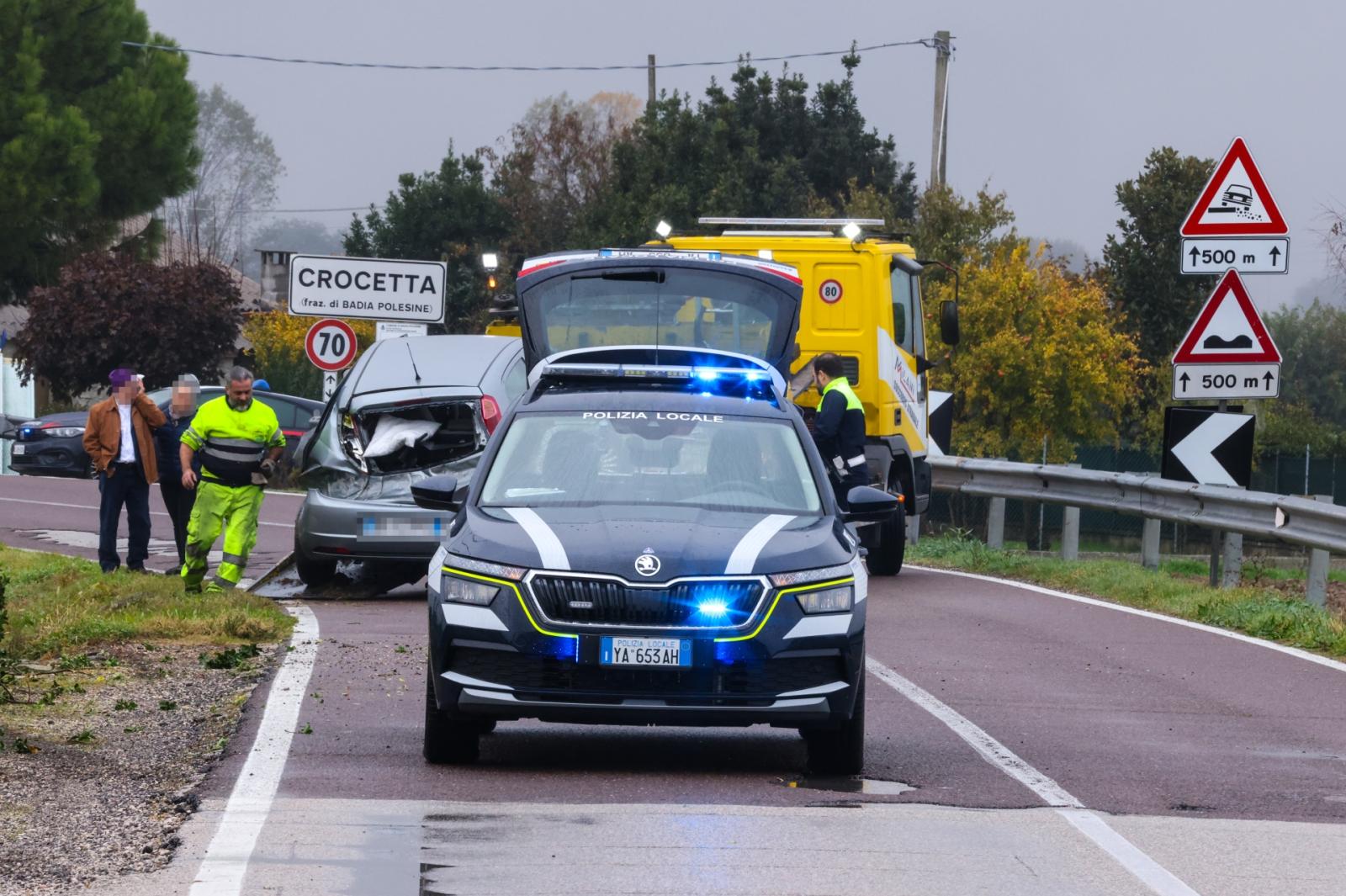 Auto distrutta e paura, provinciale chiusa