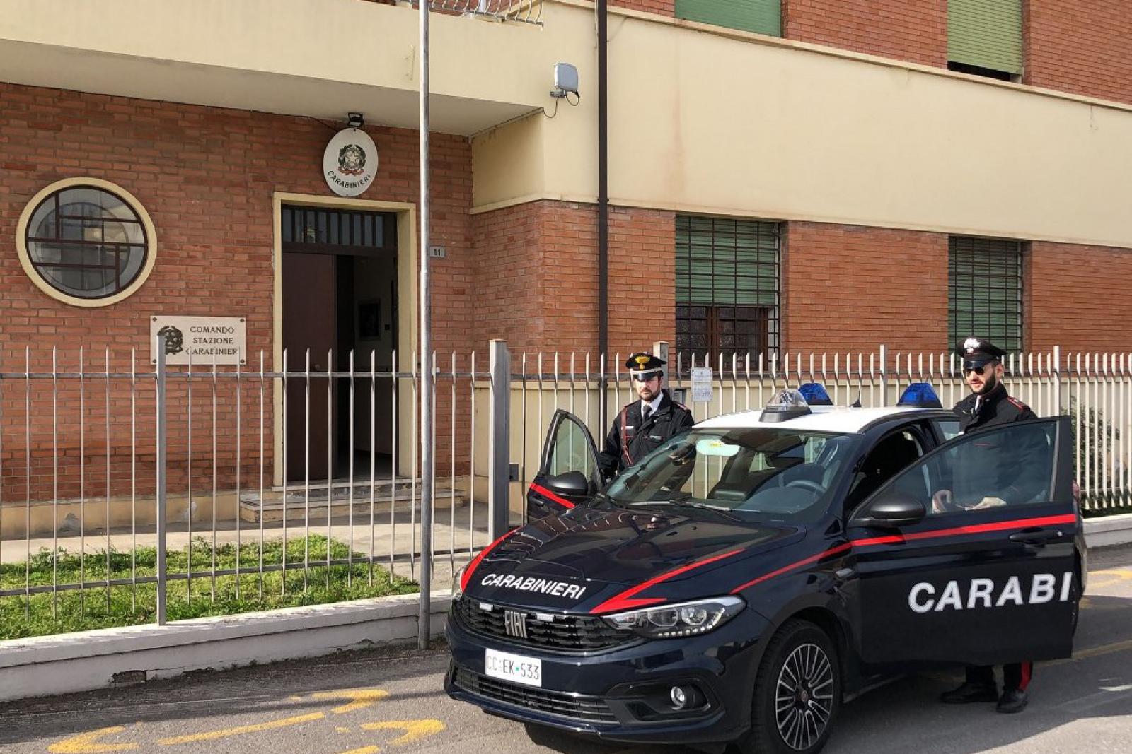 Deruba una anziana fingendosi fisioterapista