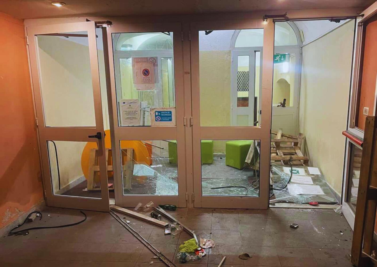 Blitz neofascista al liceo