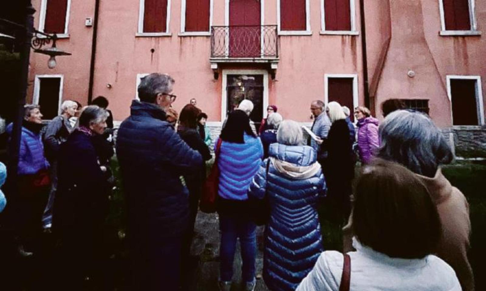 Passeggiata scandita dai versi