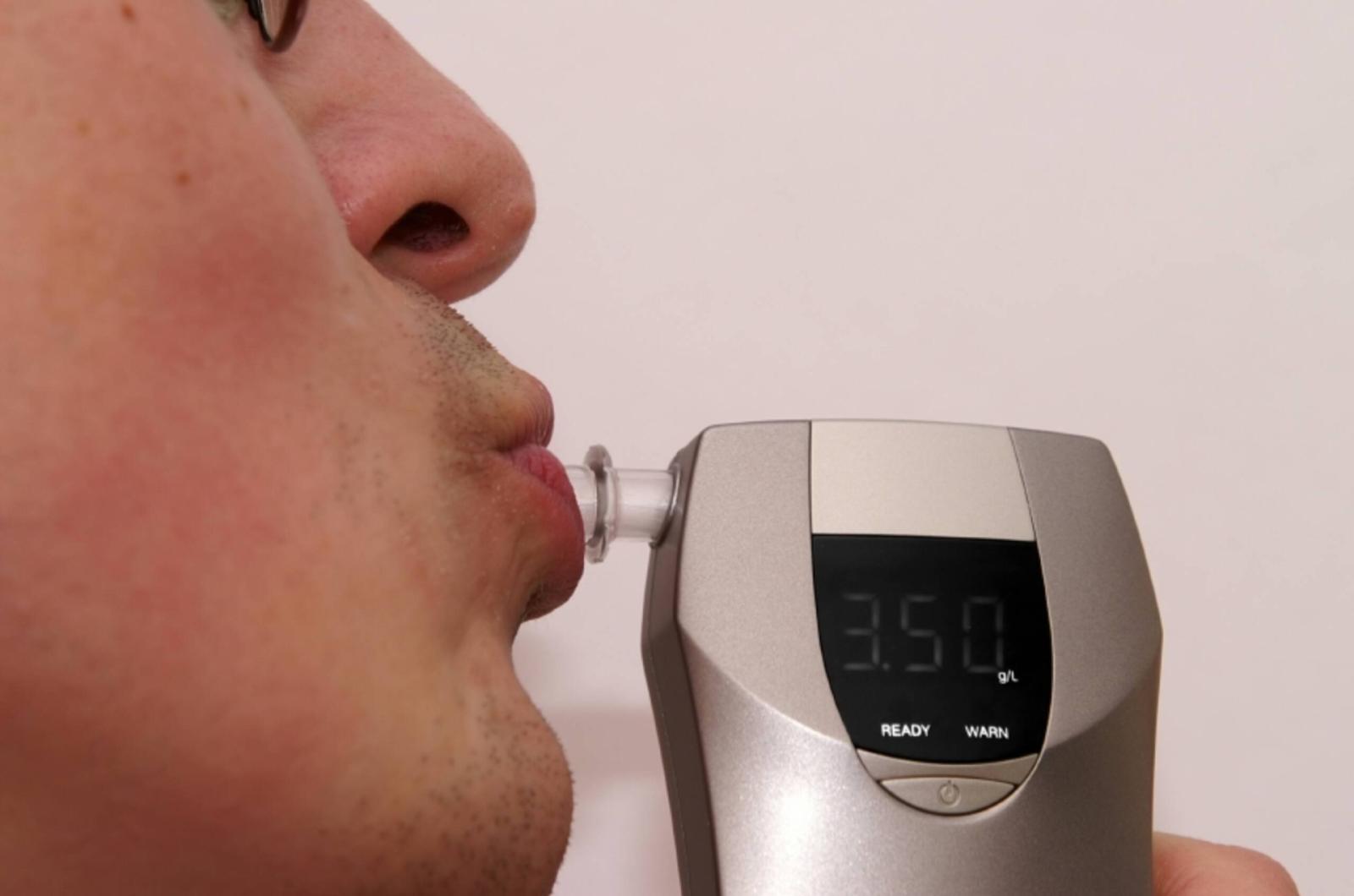 Bar senza etilometro: scatta la multa