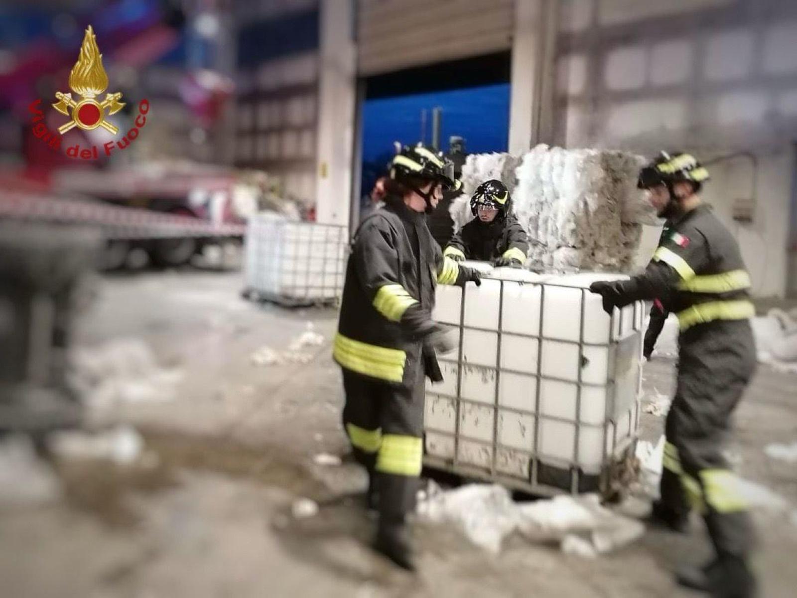 Muore schiacciato in azienda a 47 anni