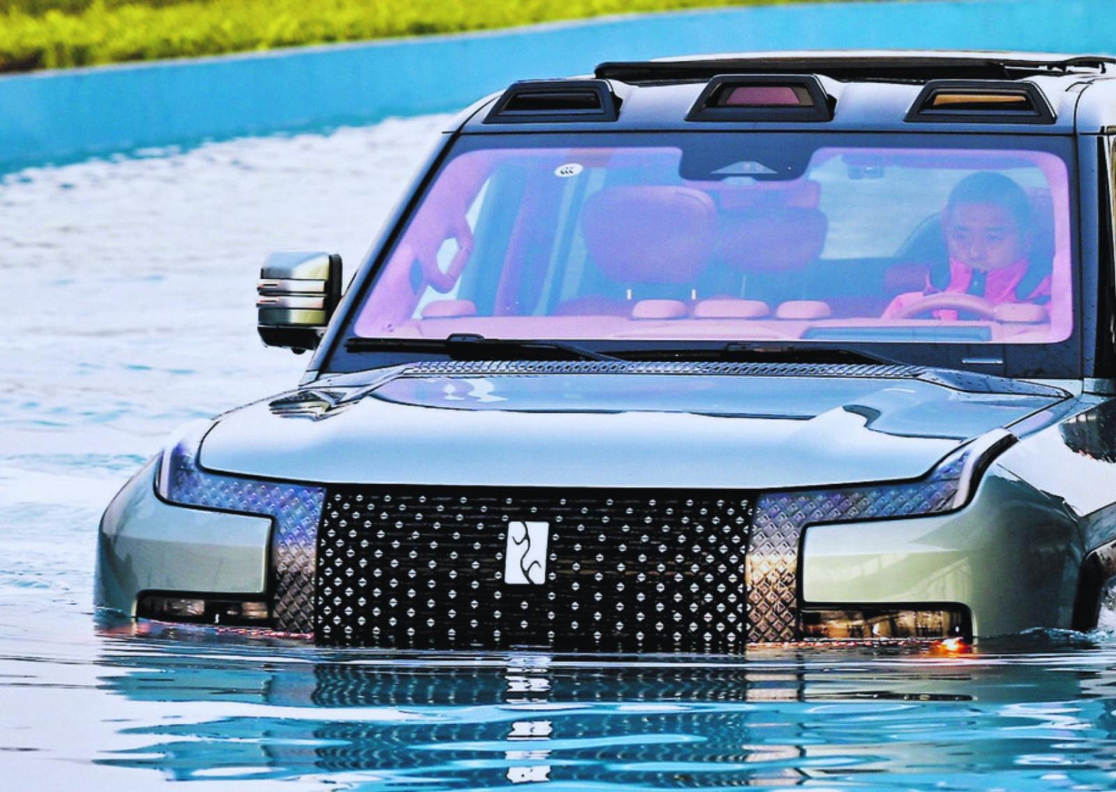 L&rsquo;auto che sfida l&rsquo;acqua