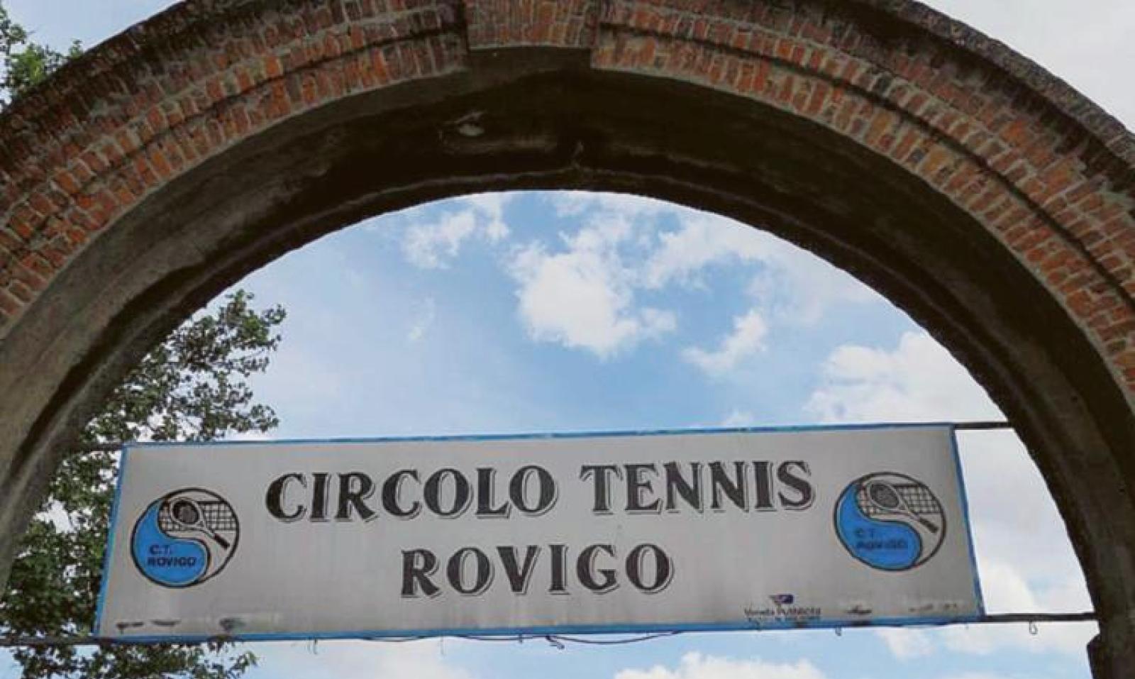 Campi da tennis, i lavori e la gara