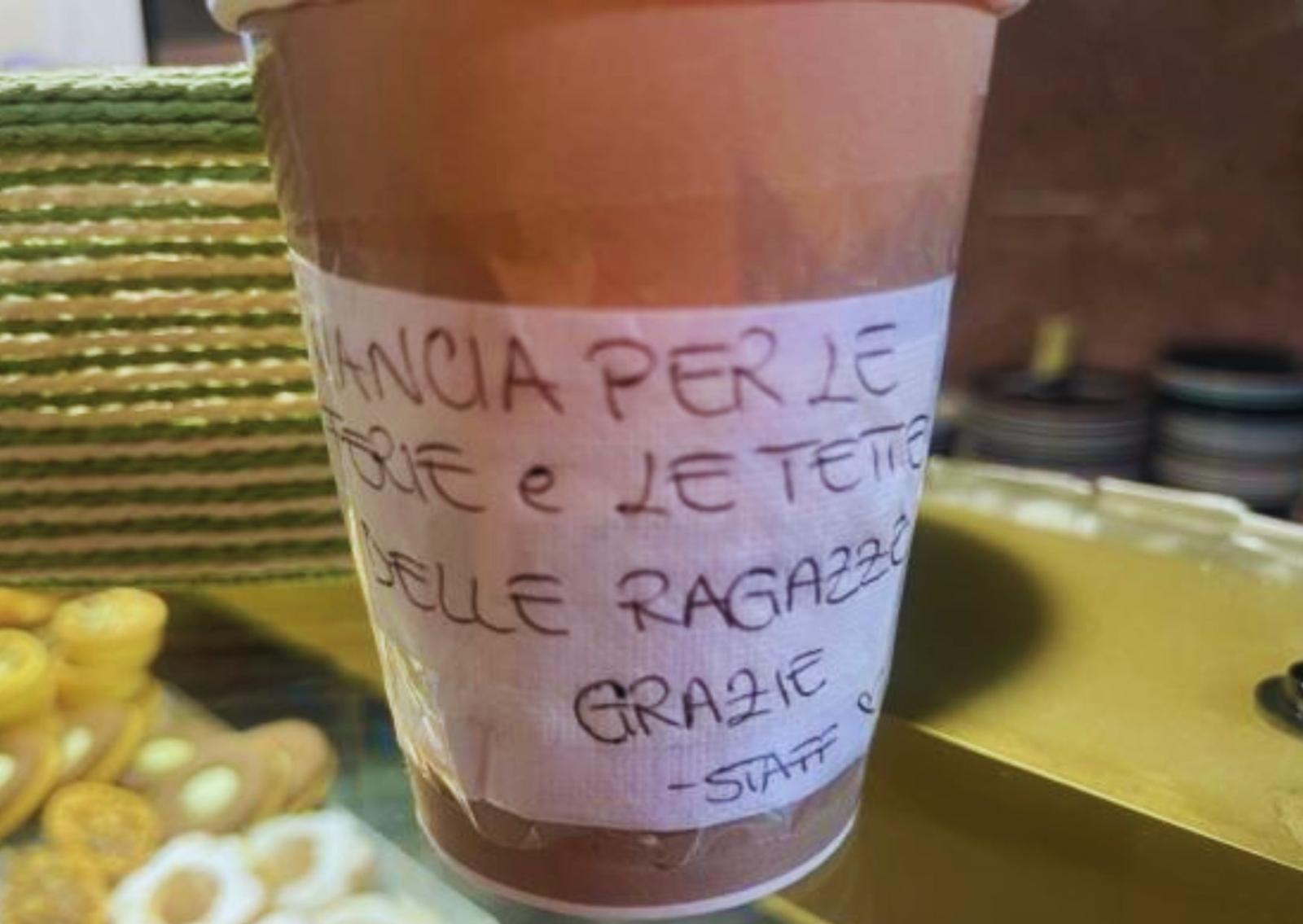 "Mancia per le tette"