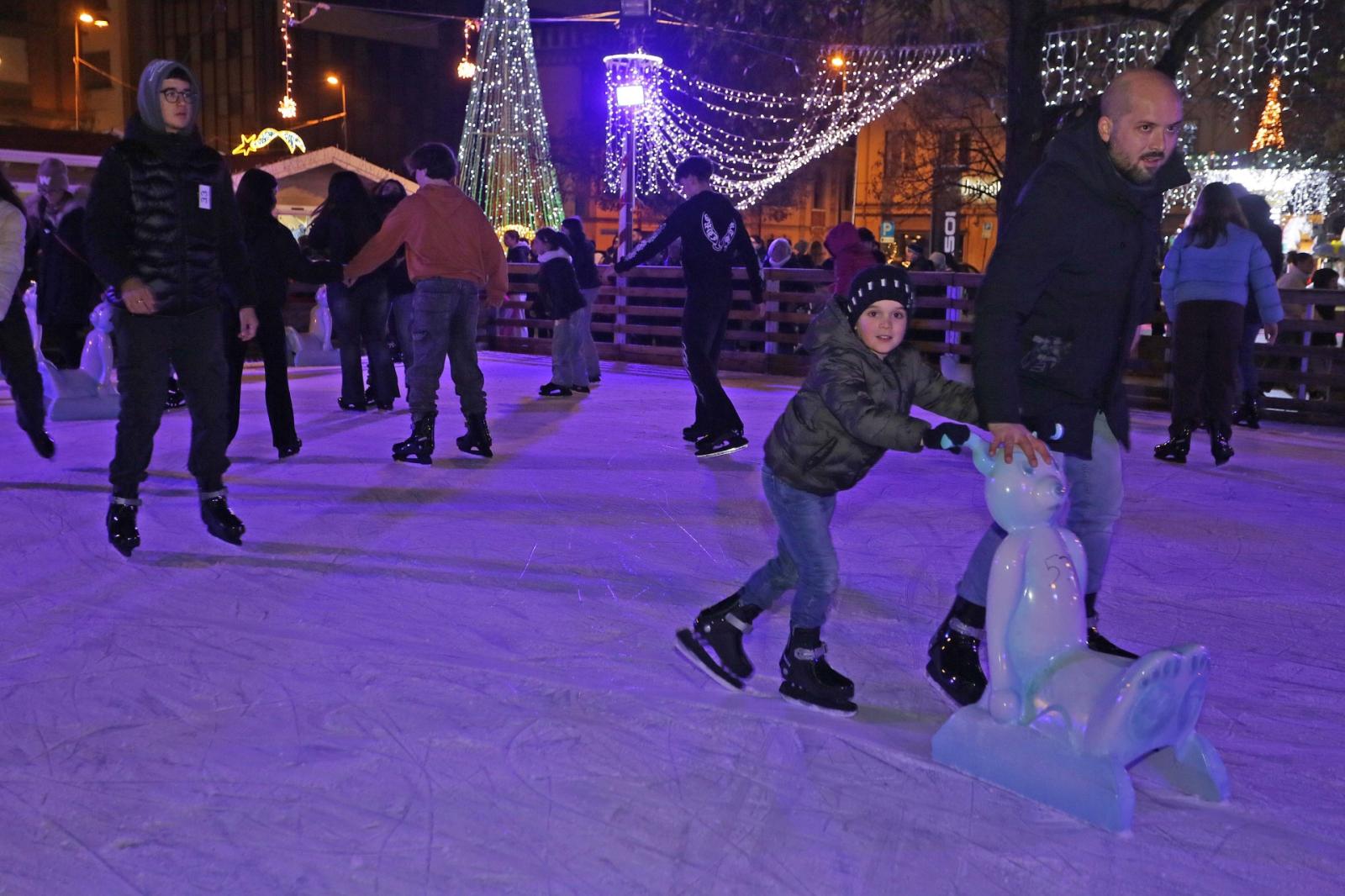 L'atmosfera natalizia accende la domenica di Rovigo