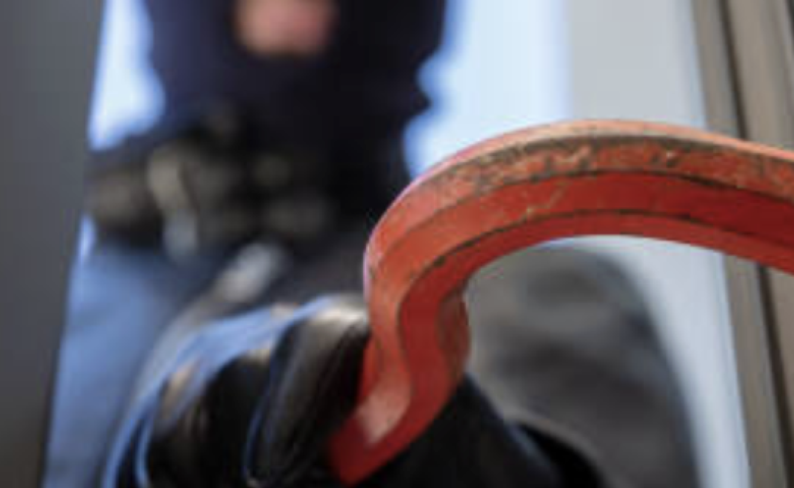 Natale fuori casa: come proteggerla dai furti durante le feste