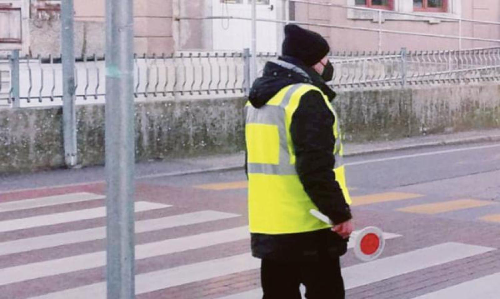 Nonni vigili, bando deserto