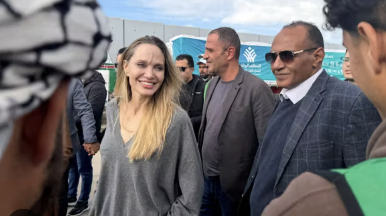 Angelina Jolie  in visita al confine di Gaza
