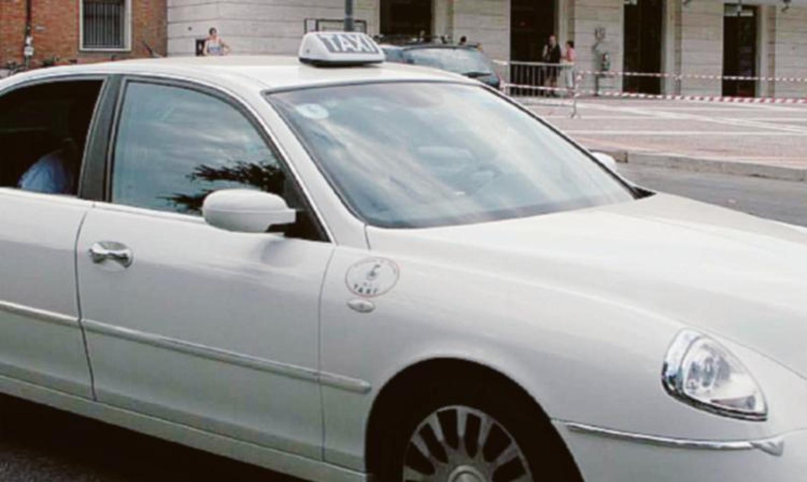 Taxi, il servizio si allunga di due ore