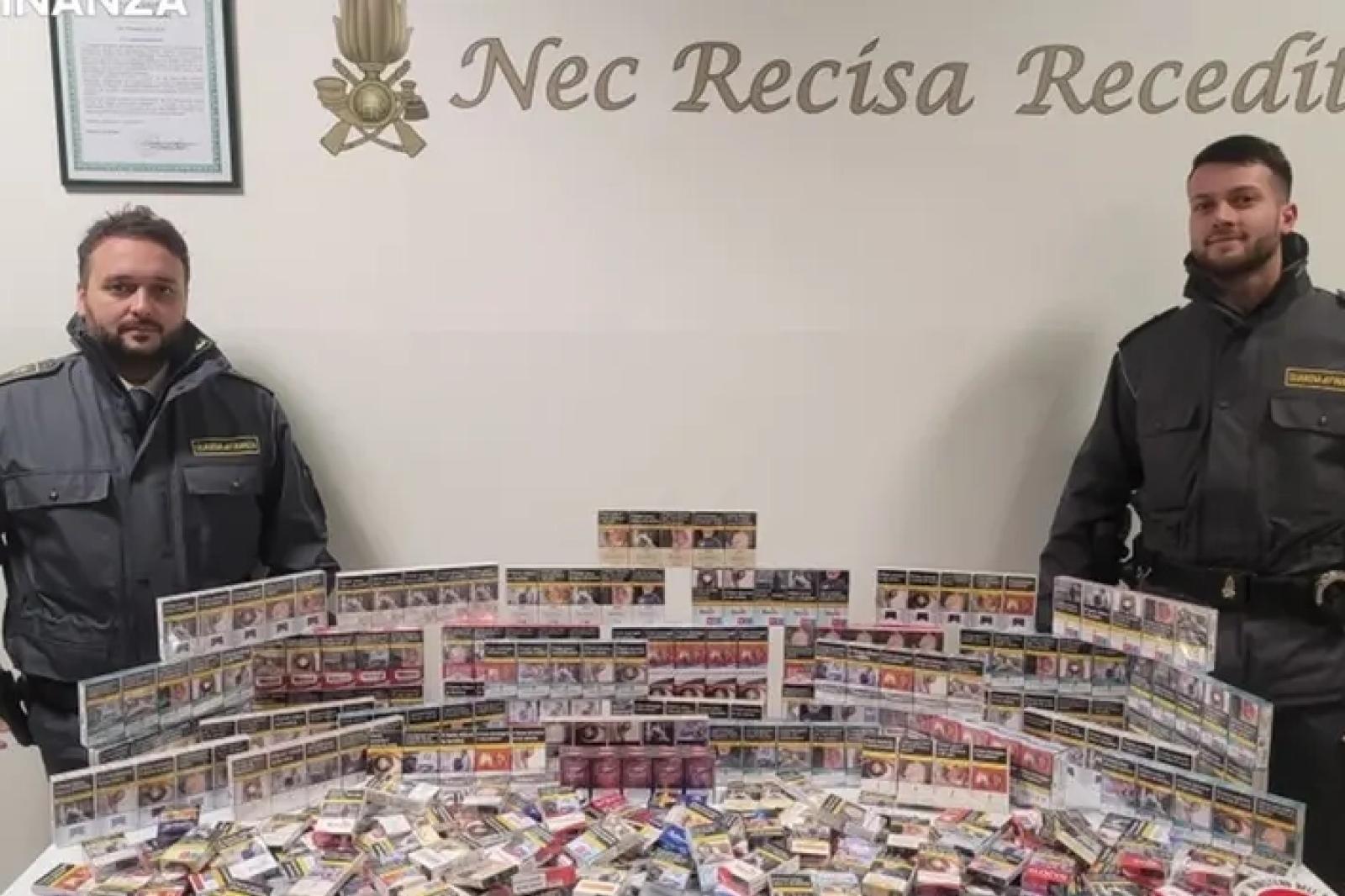 Ruba 500 pacchetti di sigarette