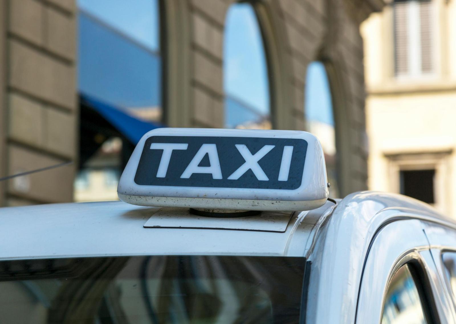 Taxi fermi per un giorno