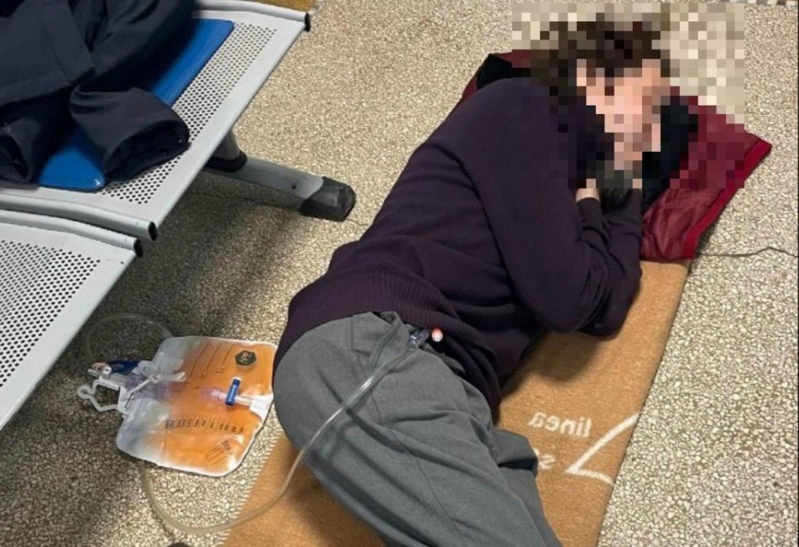 Malato di tumore costretto a terra in Pronto soccorso