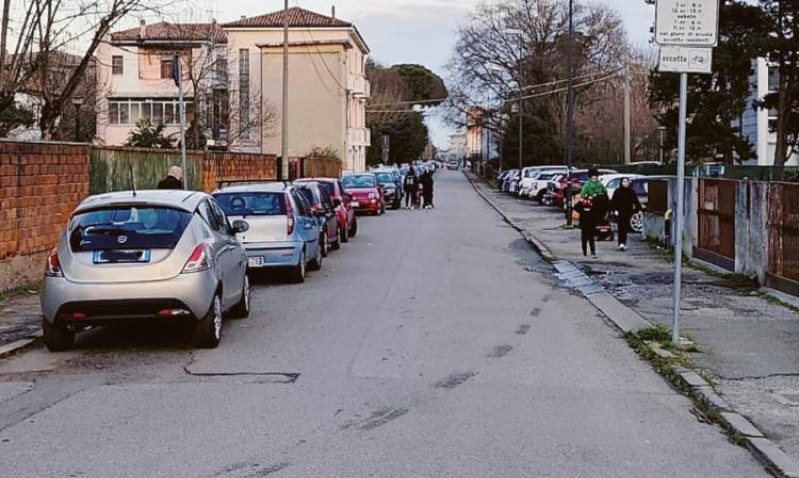 Nuovi marciapiedi in via Montessori