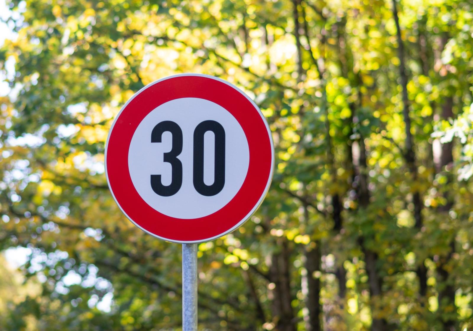 Il Tar boccia Bologna Citt&agrave; 30, il Comune tira dritto