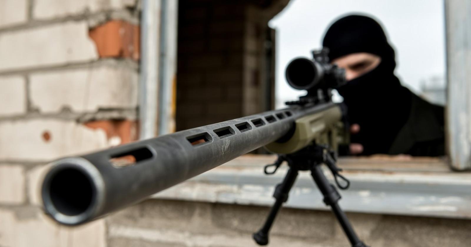 Pagavano per uccidere civili: primo indagato