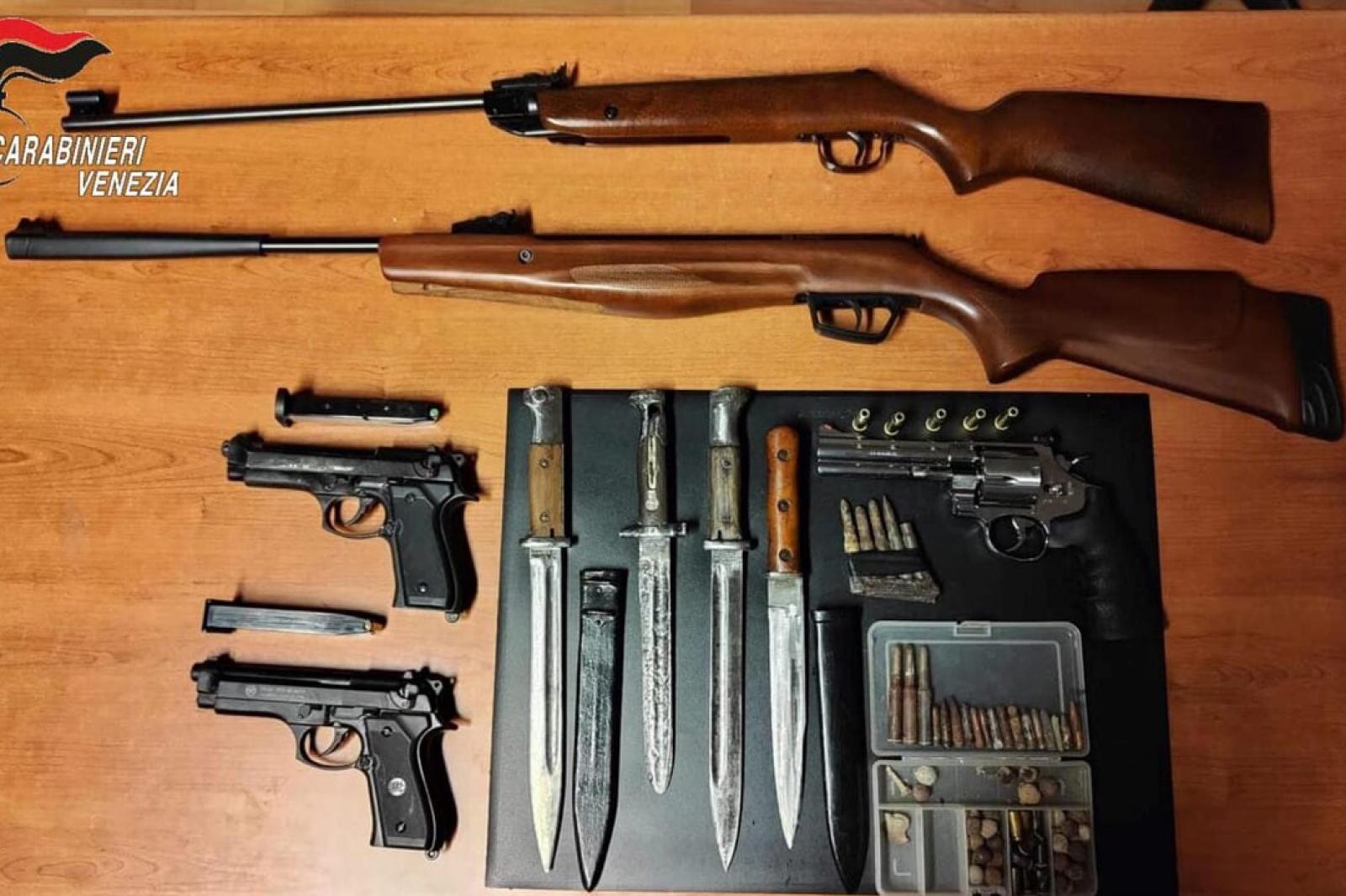 Spari dall'auto: individuati in due