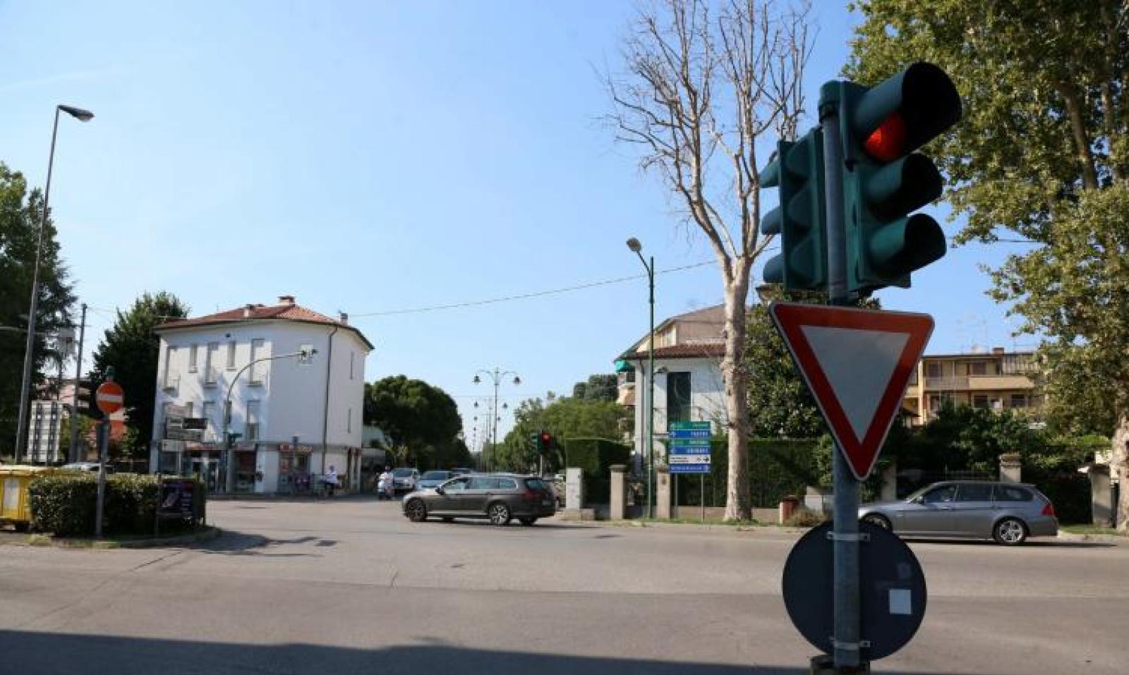 Rotonda da Ponta, semaforo verde