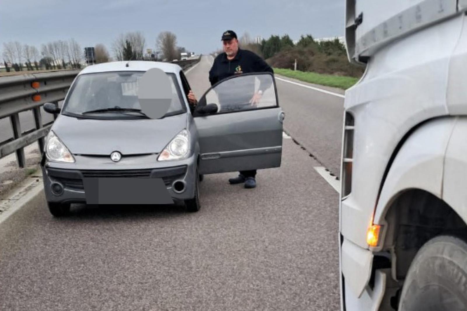 Minicar contromano in Transpolesana