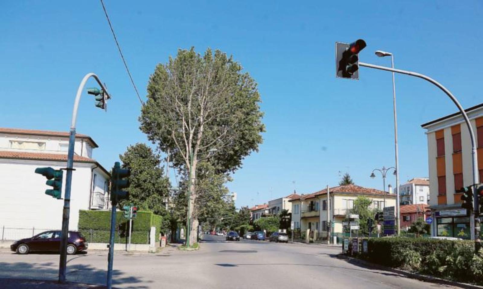 Incrocio da Ponta, tre mesi per dire addio al semaforo
