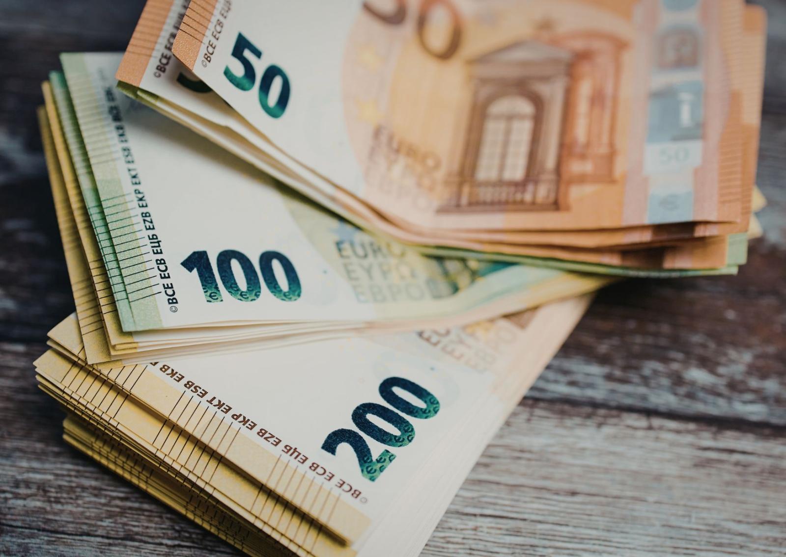 Enti locali, aumenti fino a 140 euro