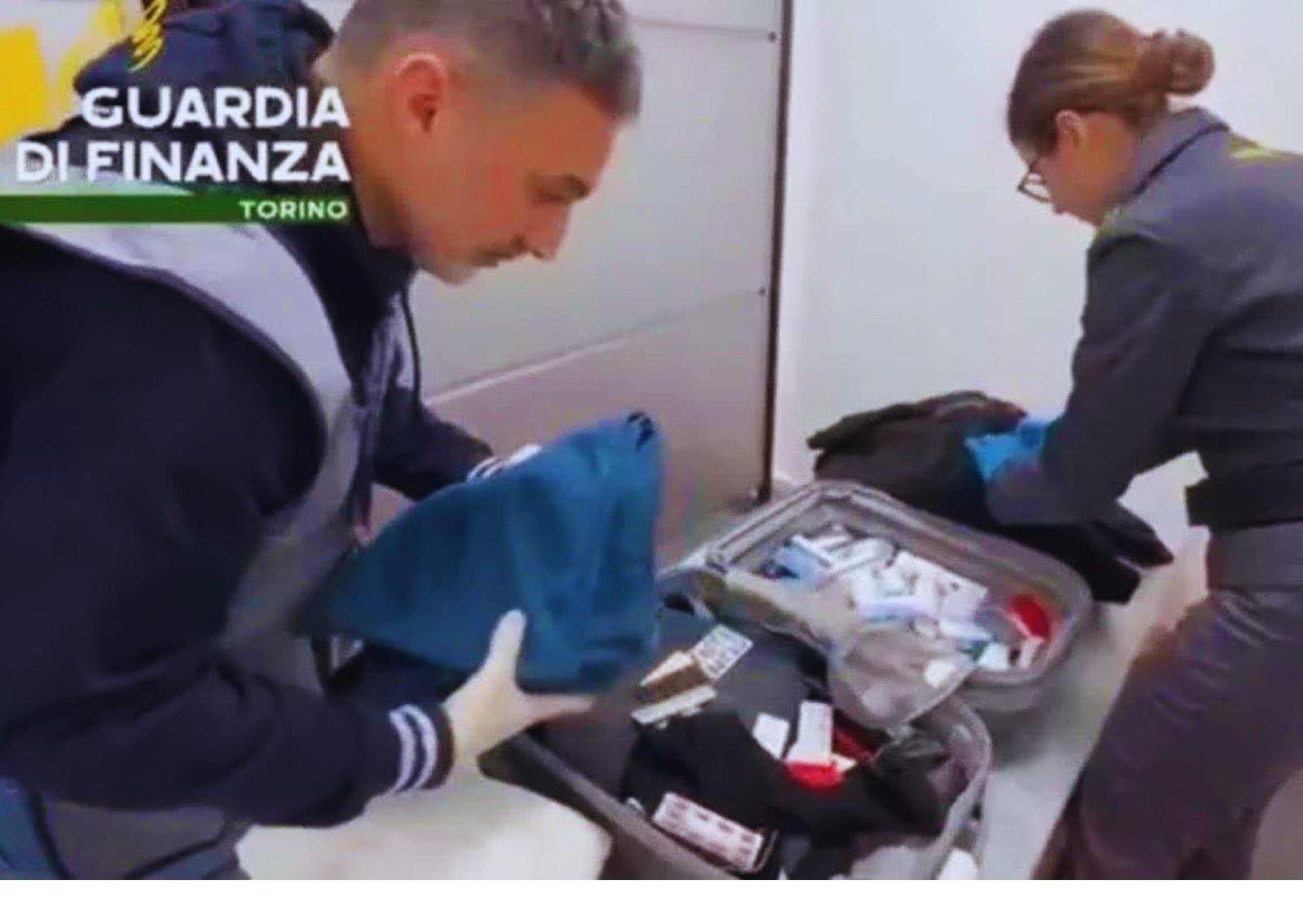 Aveva 300 Viagra in valigia