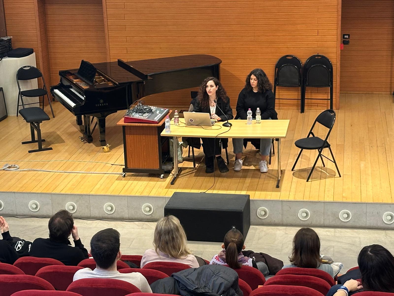 Prevenire le malattie alle mani dei musicisti