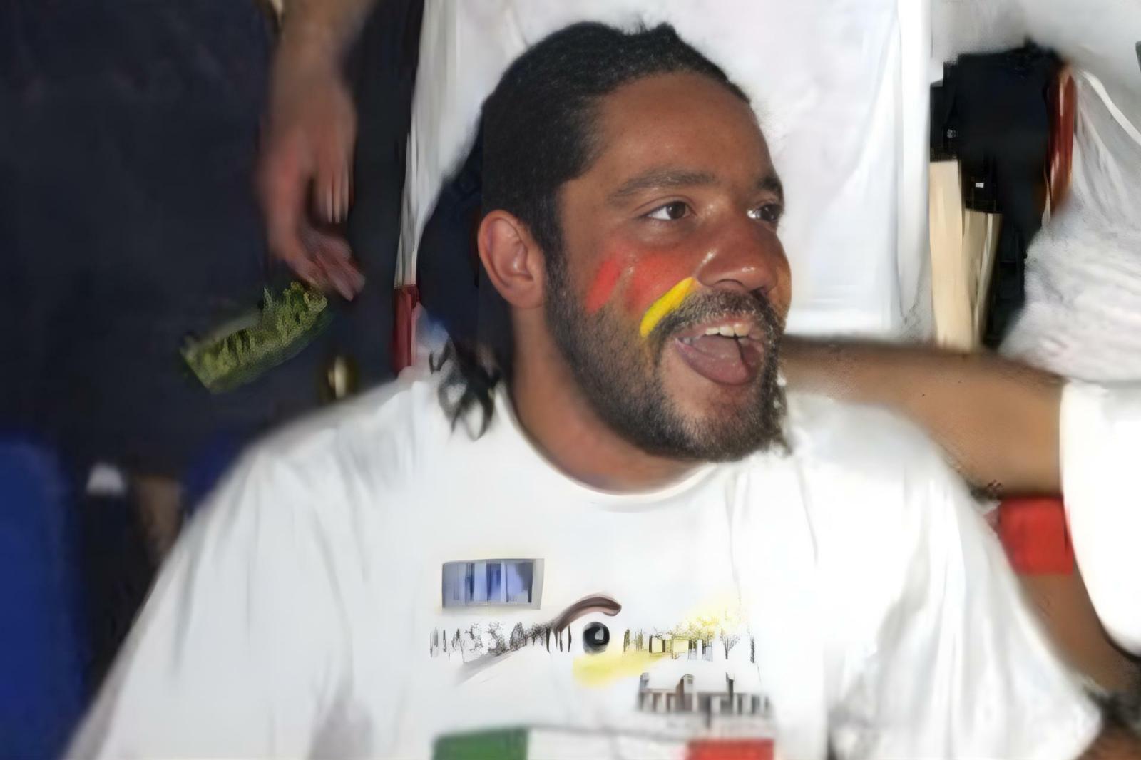 Campione di hockey trovato morto in strada