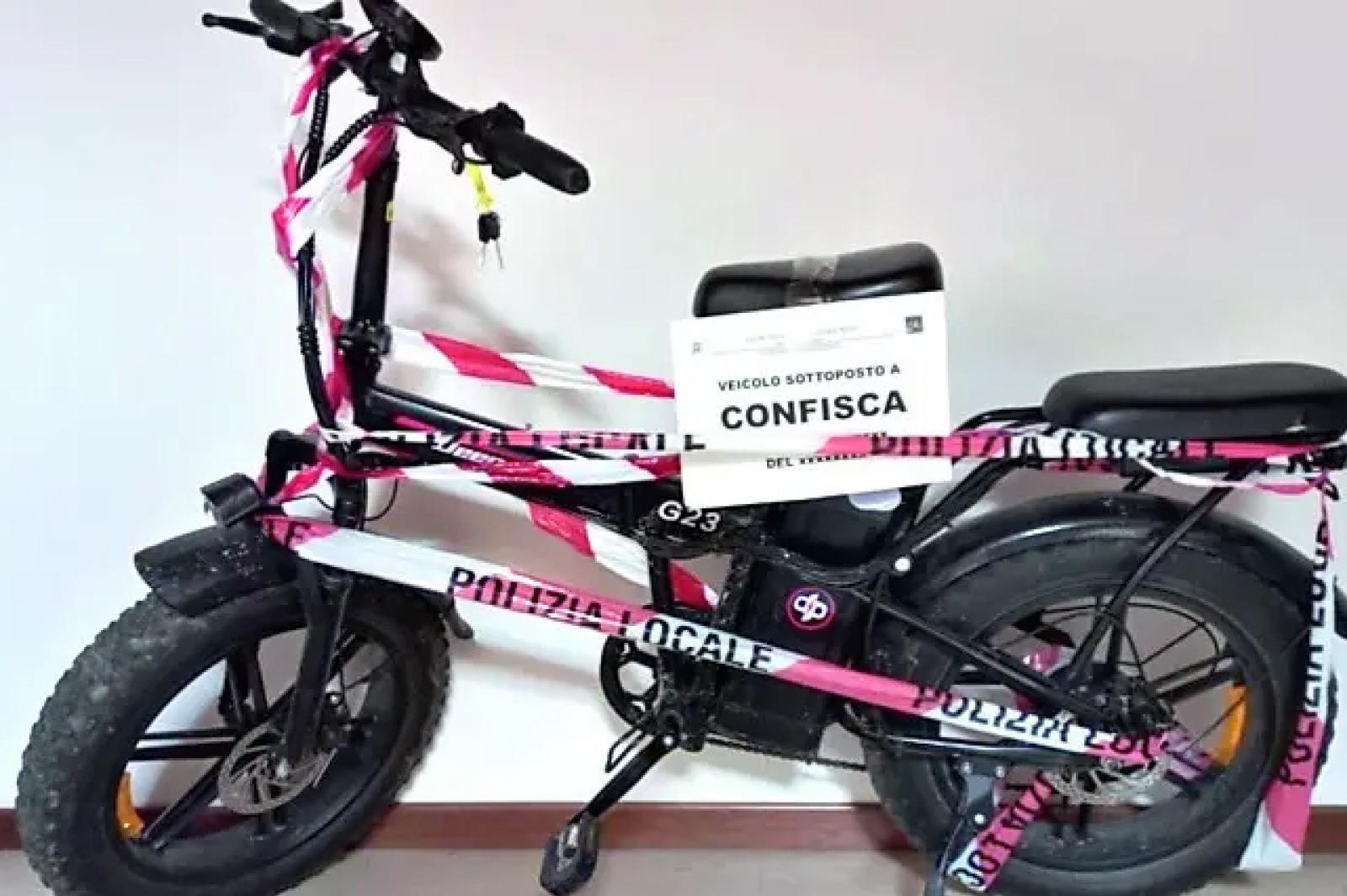 La bici diventa una moto: confisca e mega multa